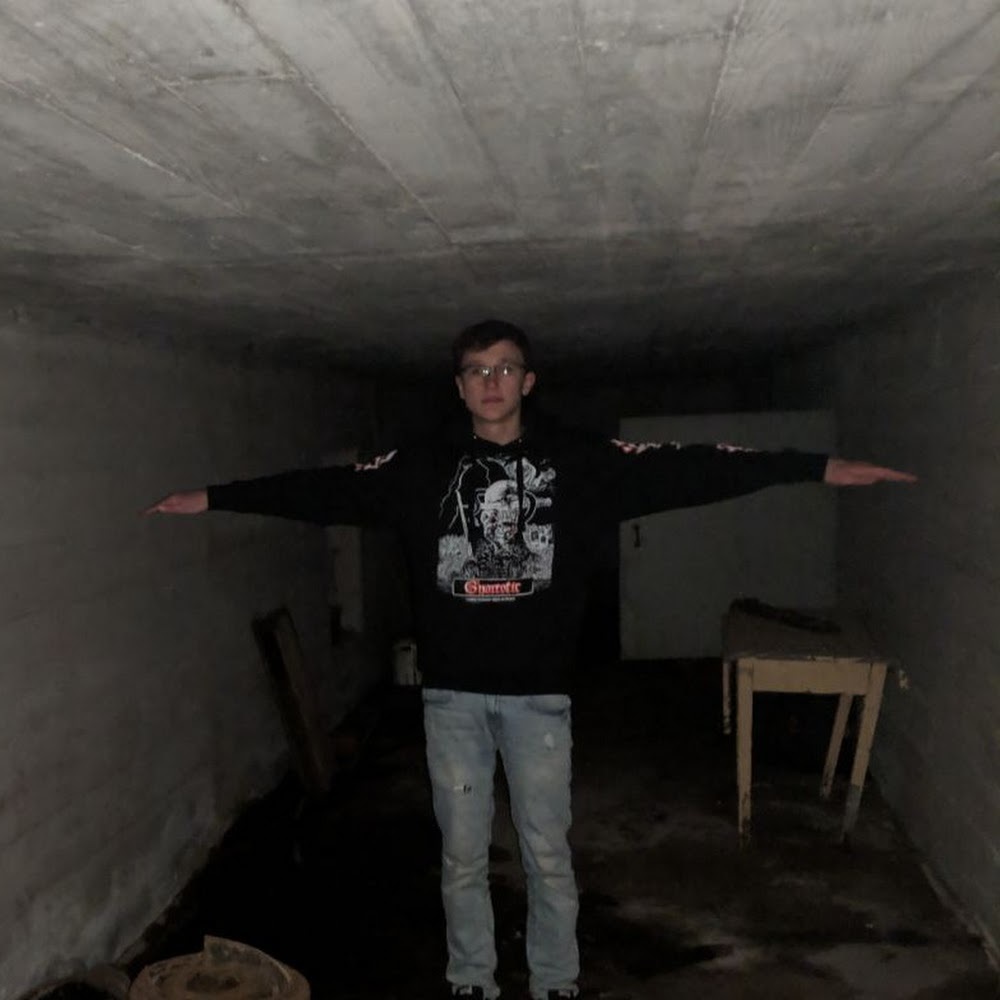 Meet your Posher, Cjthedjwearingpjs